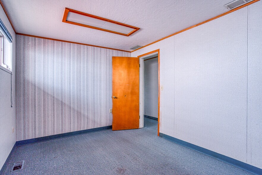 More Photos Of 101 N 6th St, Kingfisher Office For Sale