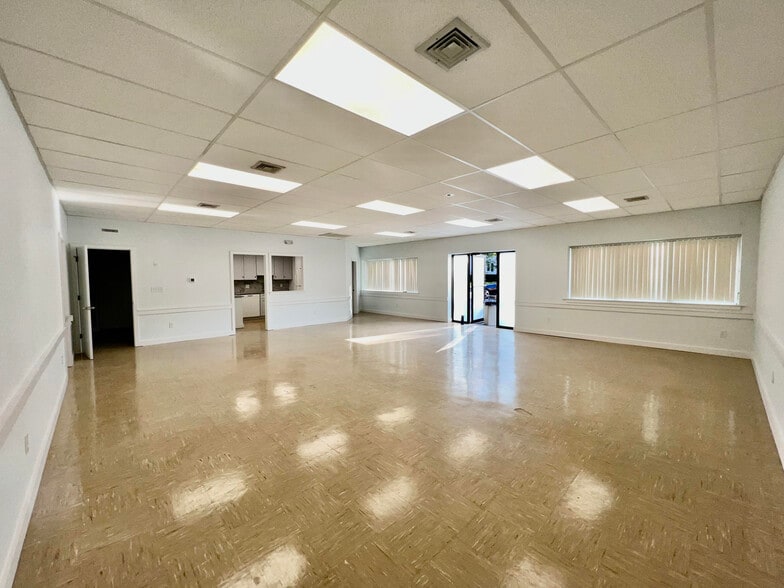 More Photos Of 2 Center St, Tariffville Freestanding For Sale