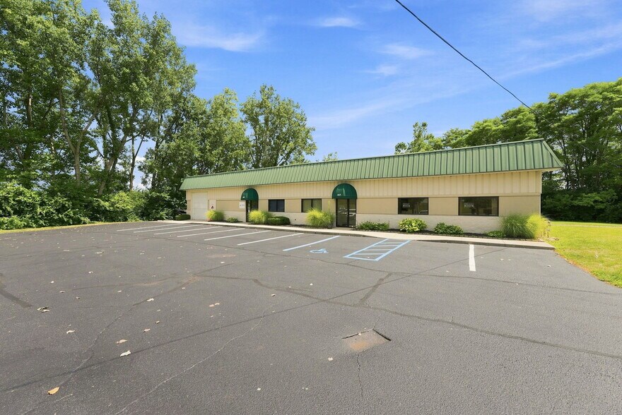 More Photos Of 615-619 Commerce Rd, Richmond Office For Lease