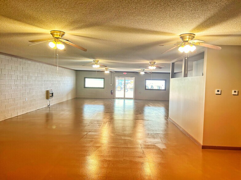 More Photos Of 27918 Highway 6, Sardis Restaurant For Lease