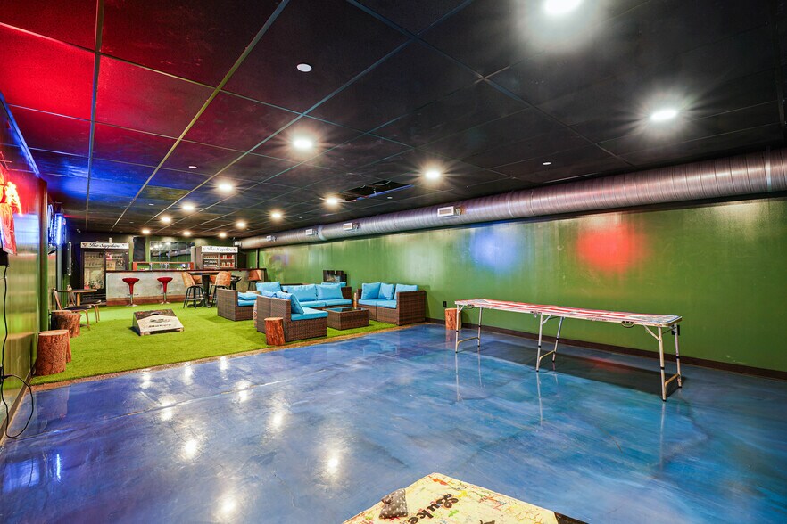 More Photos Of 801 N Fee St, Helena Bar For Sale