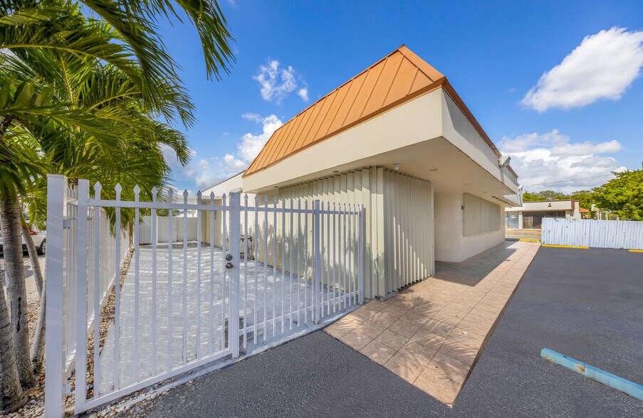 More Photos Of 700 E 1st Ave, Hialeah Medical For Lease