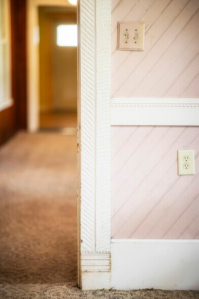 More Photos Of 290 E King Ave, Kingsland Office For Sale
