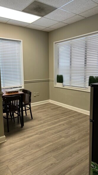 More Photos Of 3707 Latrobe Dr, Charlotte Office For Sale