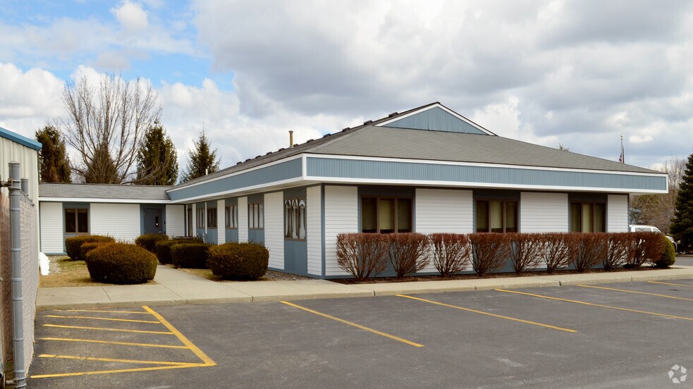 More Photos Of 14 Petra Ln, Albany Light Distribution For Lease