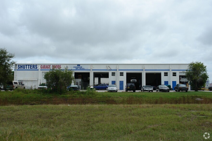 More Photos Of 1593 SE Village Green Dr, Port Saint Lucie Warehouse For Sale
