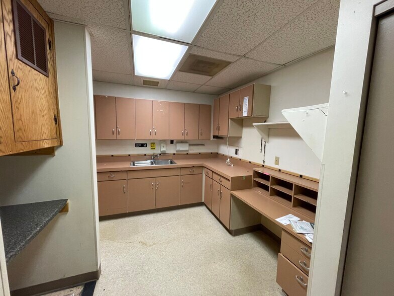 More Photos Of 11315 Pembrooke Sq, Waldorf Medical For Sale