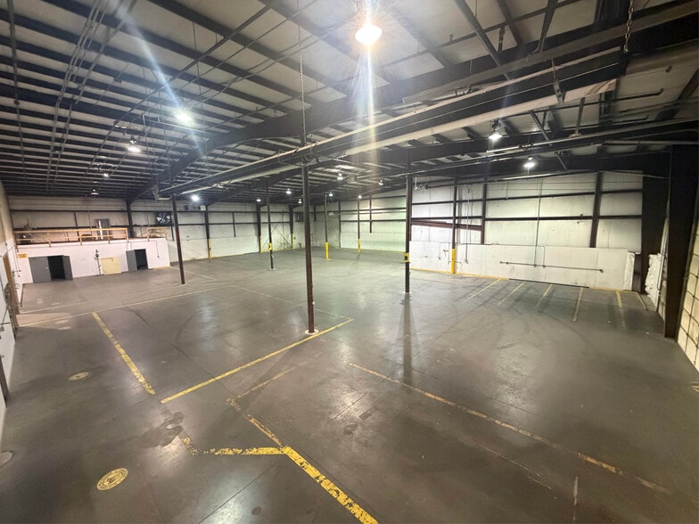 More Photos Of 12304 Cary Cir, La Vista Warehouse For Lease