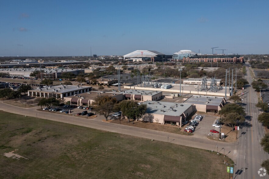 Primary Photo Of 701 Directors Dr, Arlington Unknown For Lease