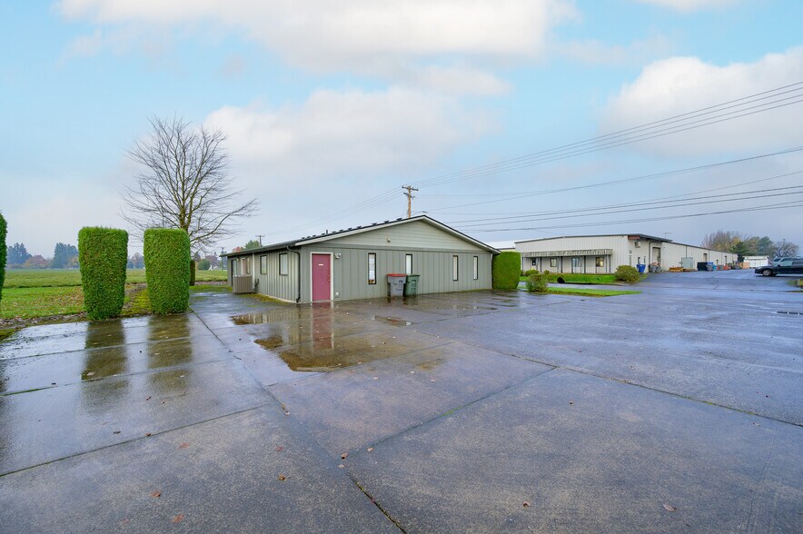 More Photos Of 1940 NE Colvin Ct, McMinnville Industrial For Lease
