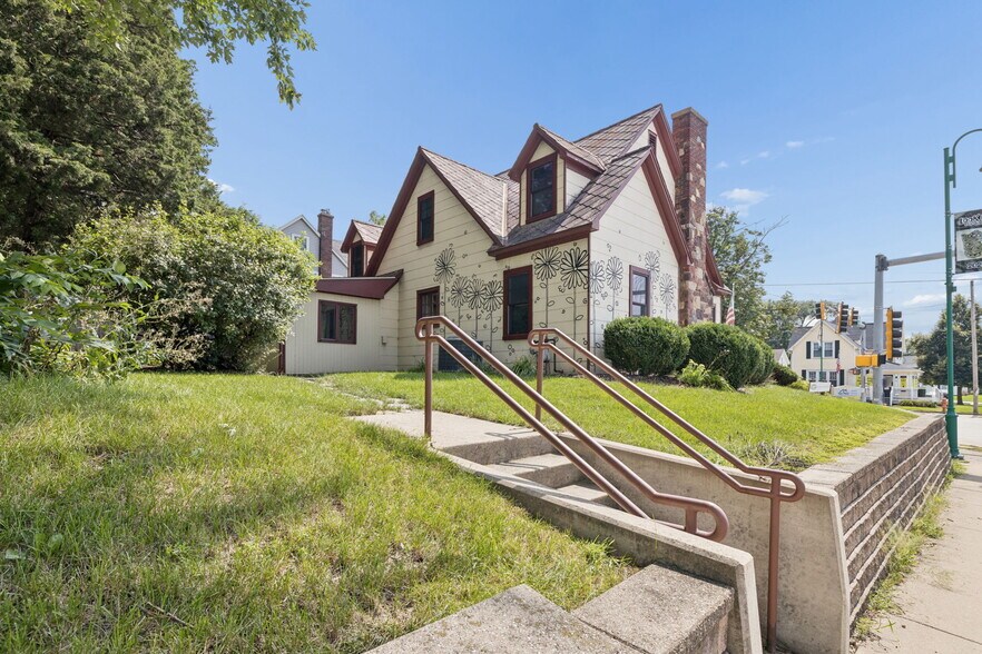 More Photos Of 6 E Washington St, Oswego Office For Sale