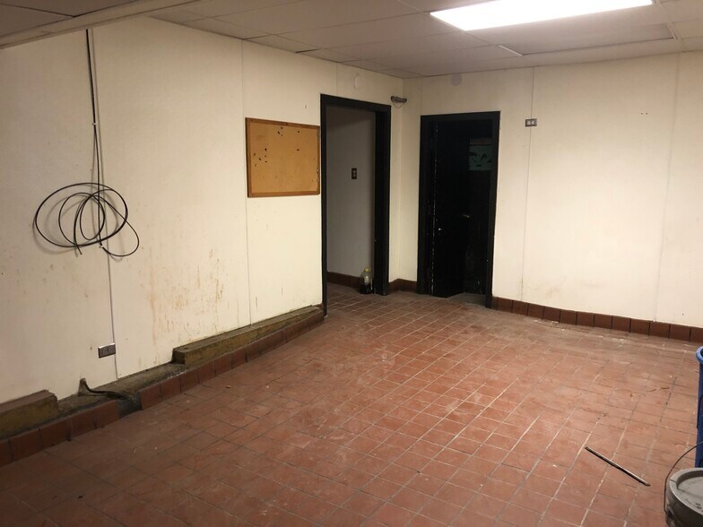 More Photos Of 101-107 N Oak Park Ave, Oak Park General Retail For Sale
