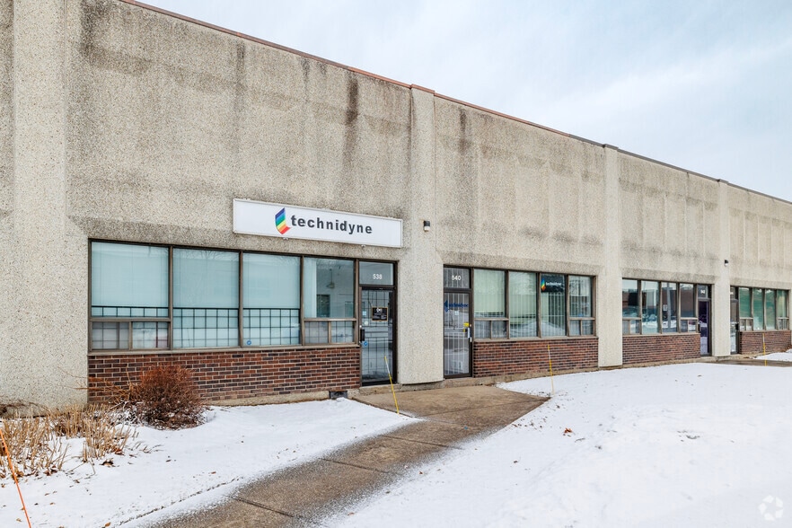 More Photos Of 500-548 Av Meloche, Dorval Warehouse For Lease