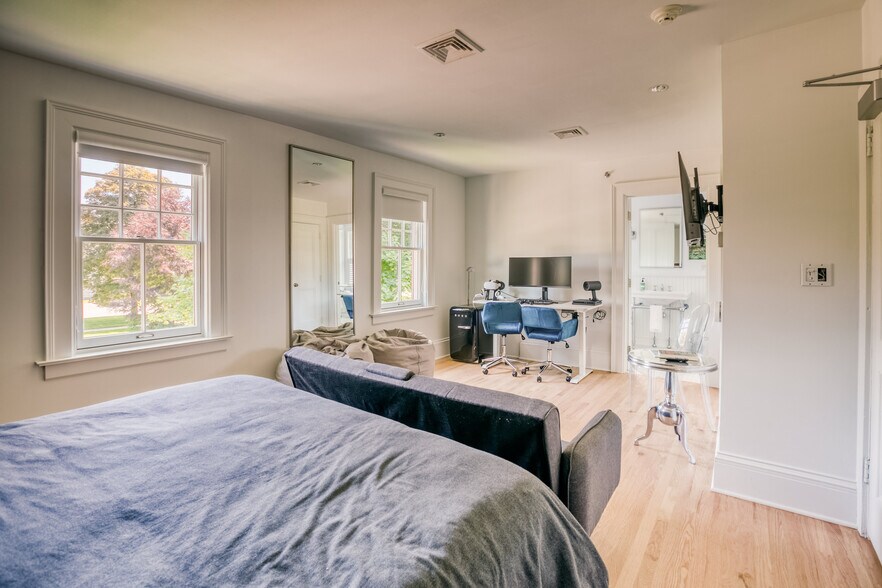 More Photos Of 2 Kemble St, Lenox Hotel For Sale