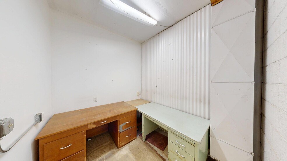 More Photos Of 120 W Charles St, Readstown Warehouse For Sale