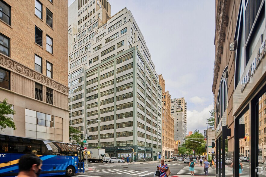 More Photos Of 205 Lexington Ave, New York Office For Lease