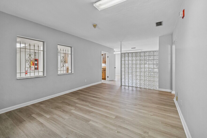More Photos Of 1408 W Linebaugh Ave, Tampa Office Residential For Sale
