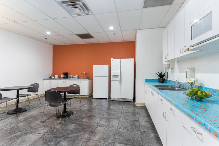 More Photos Of 2991-2995 E White Star Ave, Anaheim Warehouse For Sale