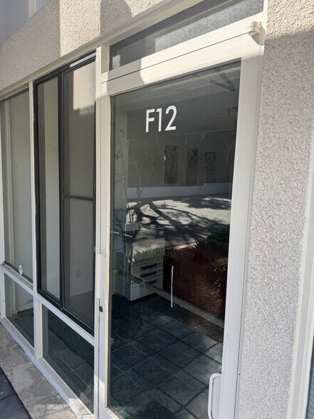 More Photos Of 711 W 17th St, Costa Mesa Light Manufacturing For Sale