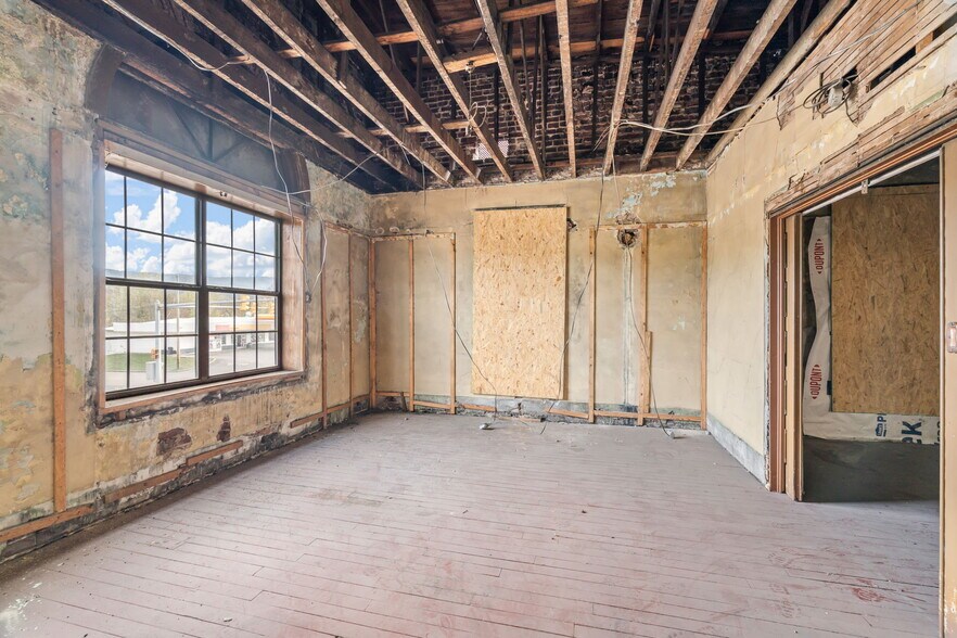 More Photos Of 824 Tennessee Ave, Etowah Storefront Retail Office For Sale