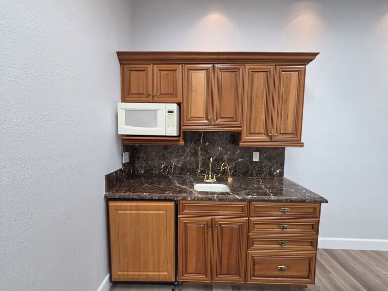 More Photos Of 2435 W Horizon Ridge Pky, Henderson Medical For Lease