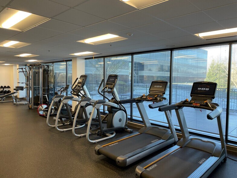More Photos Of 7440 Woodland Dr, Indianapolis Medical For Lease