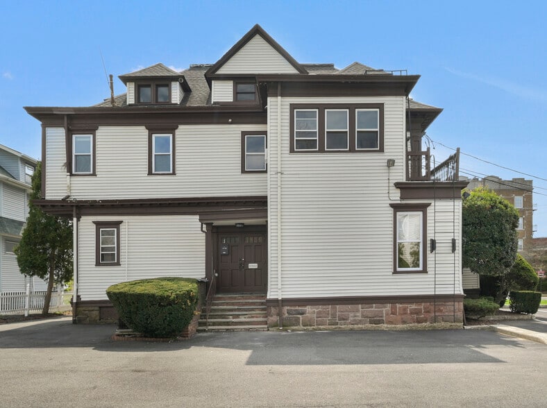 More Photos Of 295 Montgomery St, Bloomfield Office For Lease