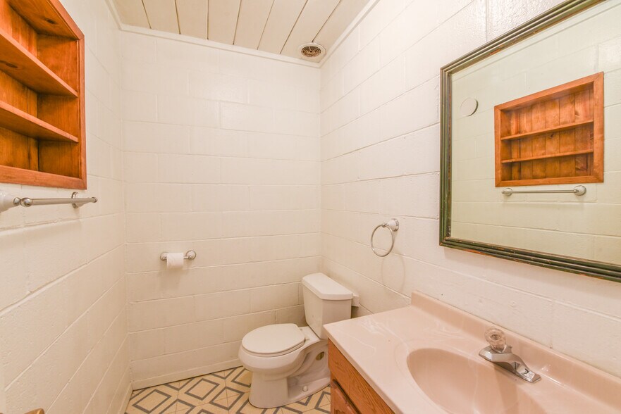 More Photos Of 24967 State Highway 108, Mi Wuk Village Service Station For Sale