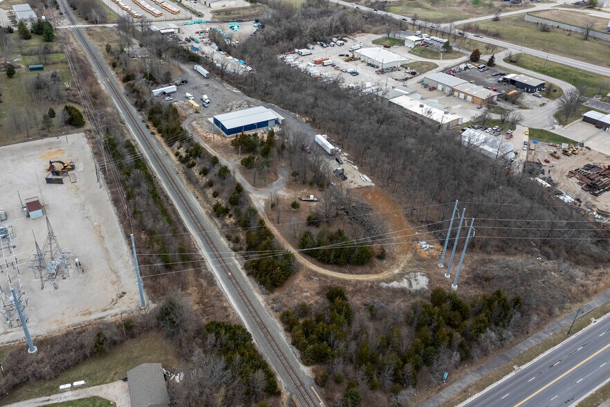 More Photos Of 814 SE Sunnyside School Rd, Blue Springs Warehouse For Sale