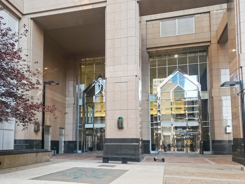 More Photos Of 888 3rd St SW, Calgary Coworking Space