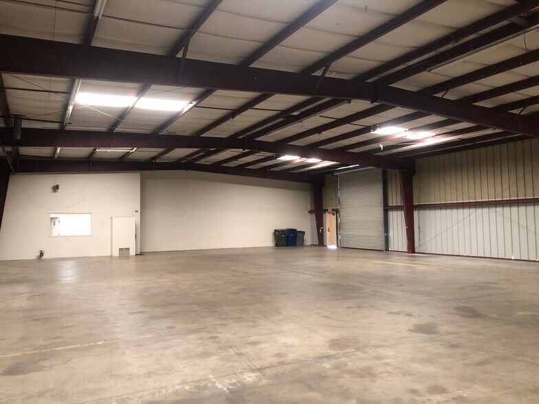 More Photos Of 5234 E Pine Ave, Fresno Warehouse For Lease