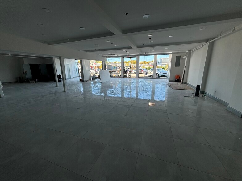 More Photos Of 118-120 Shore Rd, Port Washington Storefront For Lease
