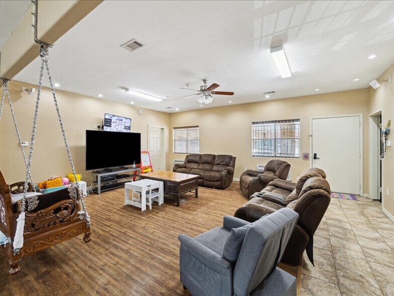 More Photos Of 15830 E Freeway Service Rd, Channelview Hotel For Sale