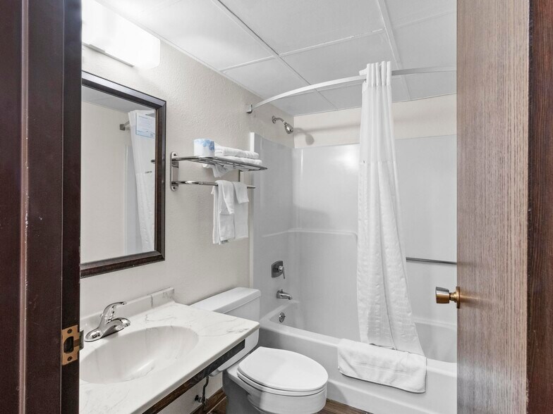 More Photos Of 500 E A St, Ogallala Hotel For Sale