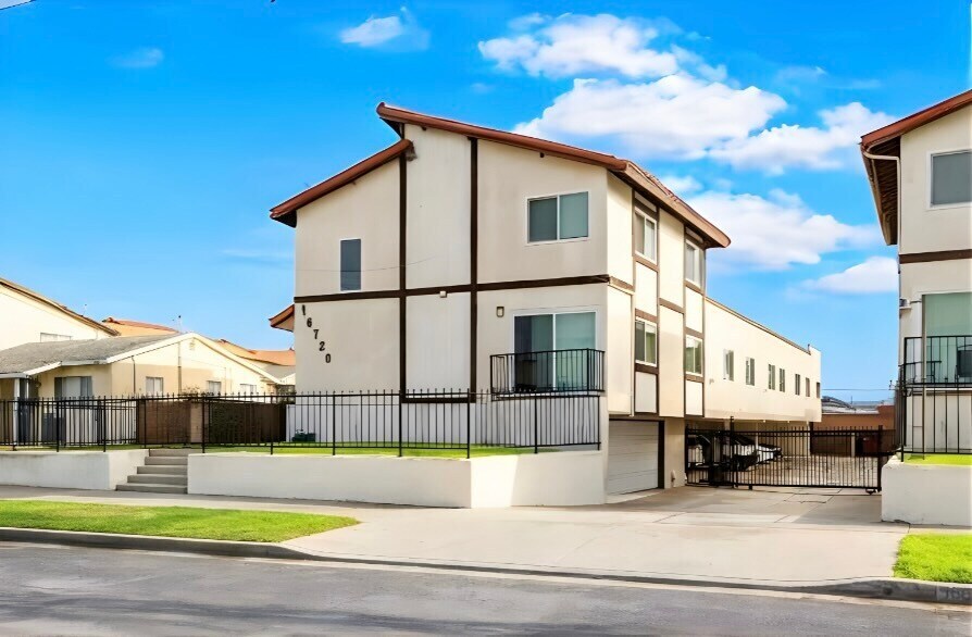 Primary Photo Of 16720 S Dalton Ave, Gardena Apartments For Sale