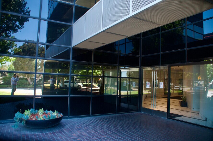 More Photos Of 1501 Hughes Way, Long Beach Office Residential For Lease