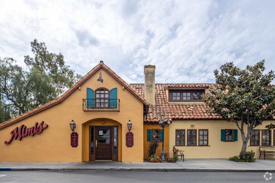 More Photos Of 18279-18517 Brookhurst St, Fountain Valley Unknown For Lease