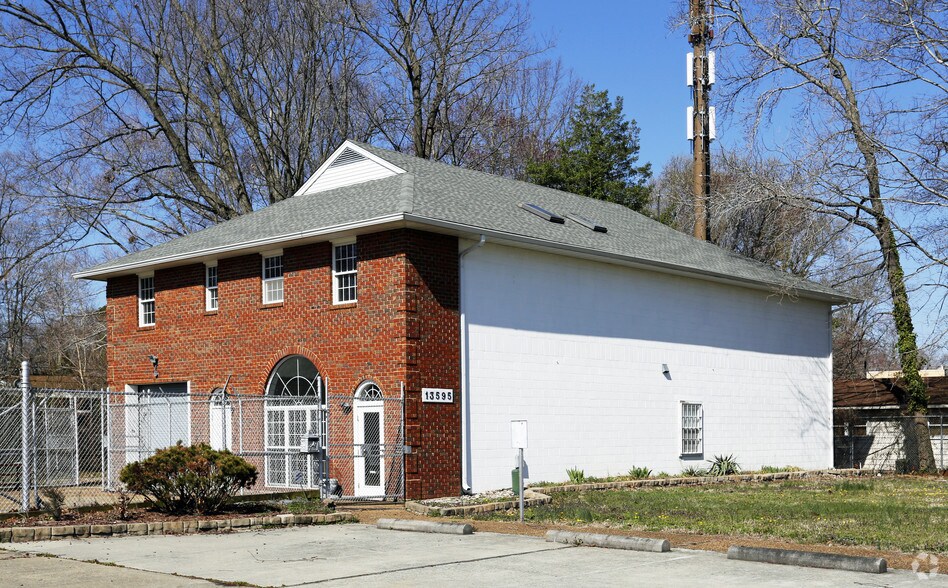 More Photos Of 13595 Warwick Blvd, Newport News Showroom For Lease
