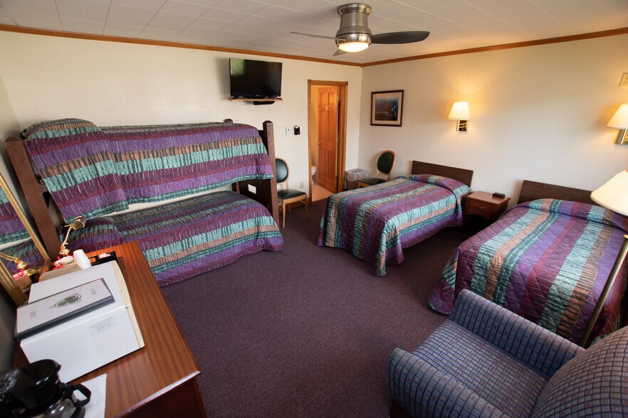 More Photos Of 26260 Main St, Beaver Island Hotel For Sale
