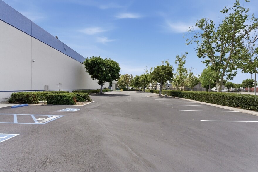 More Photos Of 11700 Monarch St, Garden Grove Warehouse For Sale
