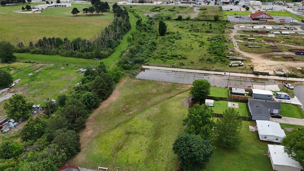 More Photos Of 2015 S Main St, Stuttgart Warehouse For Sale
