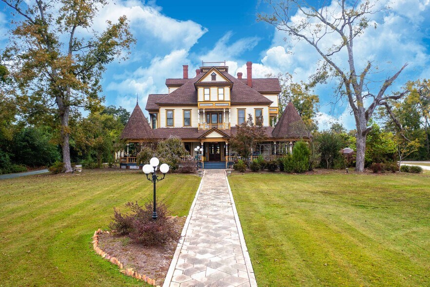 Primary Photo Of 323 N Main St, Swainsboro Restaurant For Sale