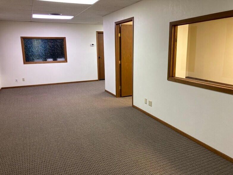 More Photos Of 122 E Sioux Ave, Pierre Office For Lease