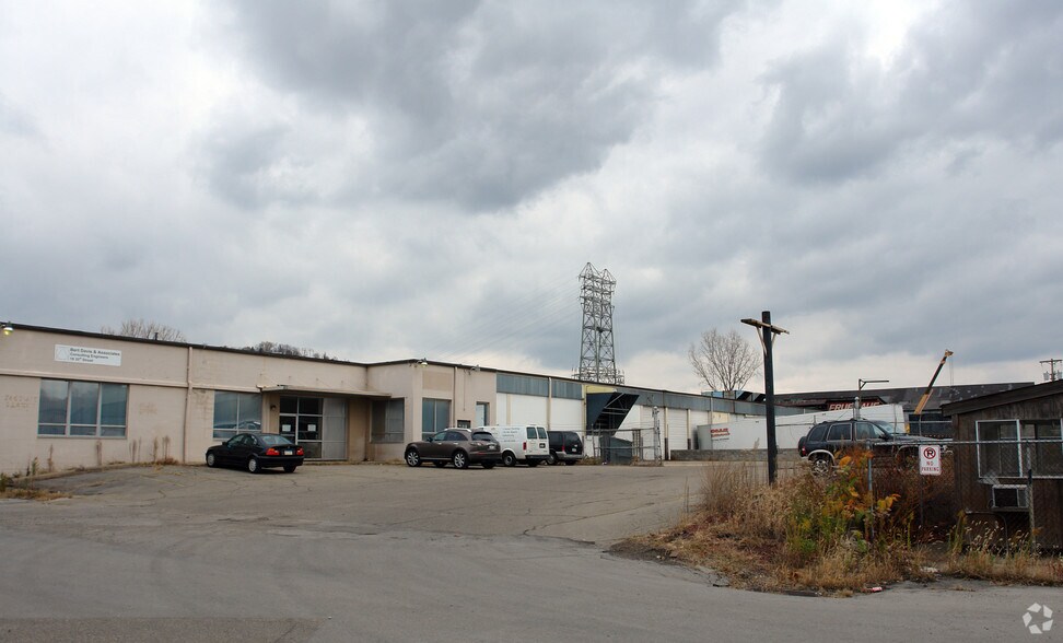 More Photos Of 19 35th St, Pittsburgh Warehouse For Lease
