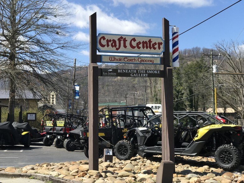 More Photos Of 446 E Parkway, Gatlinburg Freestanding For Lease