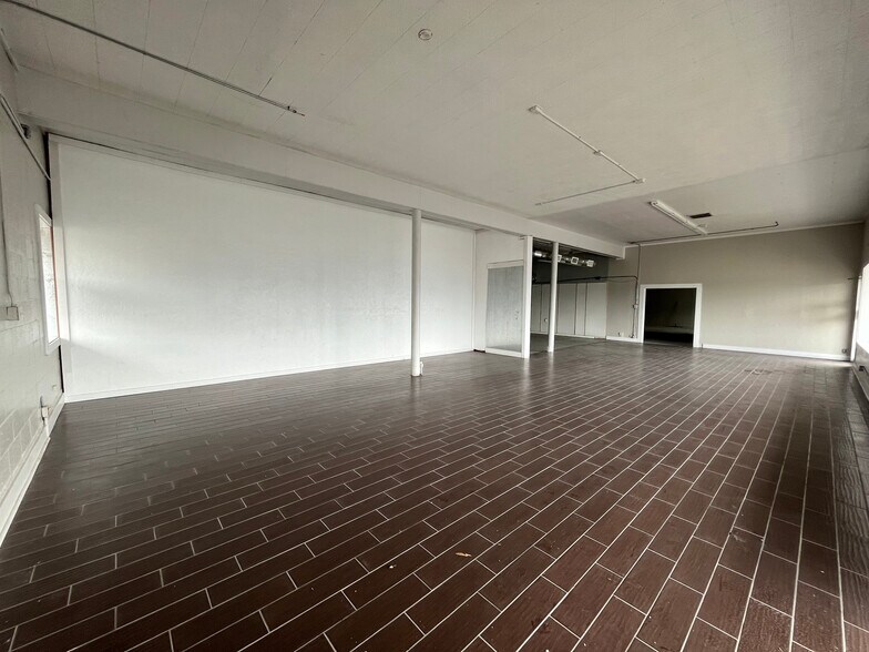 More Photos Of 1598 W Broadway St, Idaho Falls General Retail For Lease