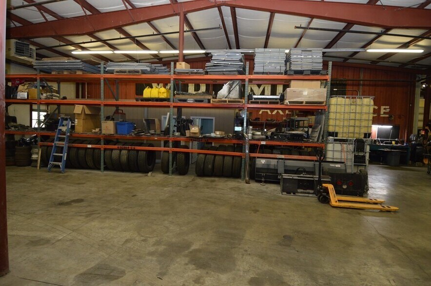 More Photos Of 384 Hartford Tpke, Shrewsbury Warehouse For Lease