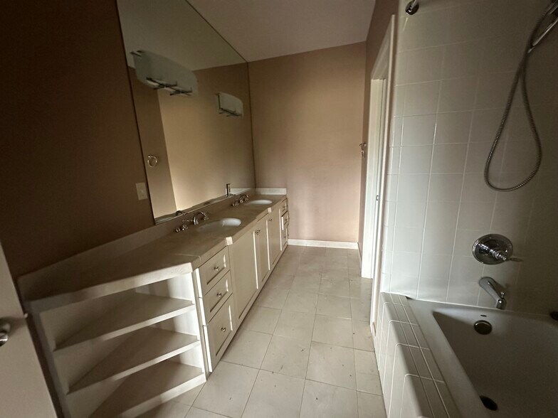 More Photos Of 1800 El Camino Real, Menlo Park Office For Sale