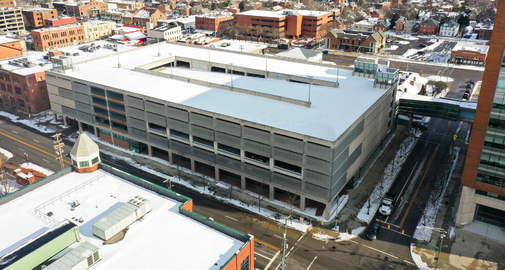 More Photos Of 600-640 S Front St, Columbus Parking Garage For Lease