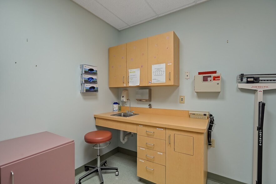 More Photos Of 192 Route 117 by Pass Rd, Bedford Hills Storefront For Lease